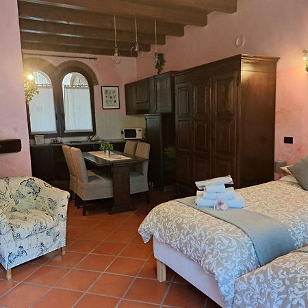 Monolocale Elvira Abbadesse Guest House Milano Exterior foto
